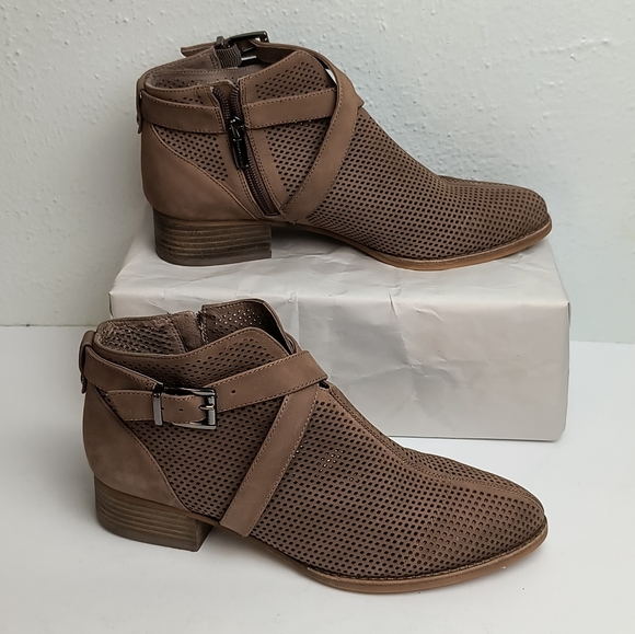 Vince Camuto Shoes - Vince Camuto Perforated Ankle Booties Almond Toe Women's Size 8.5M Tan